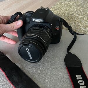 Canon EOS Digital Rebel T2i Digital w/18-55mm IS II Lens kit used camera